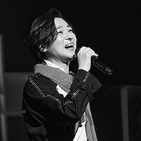 �R�� ����